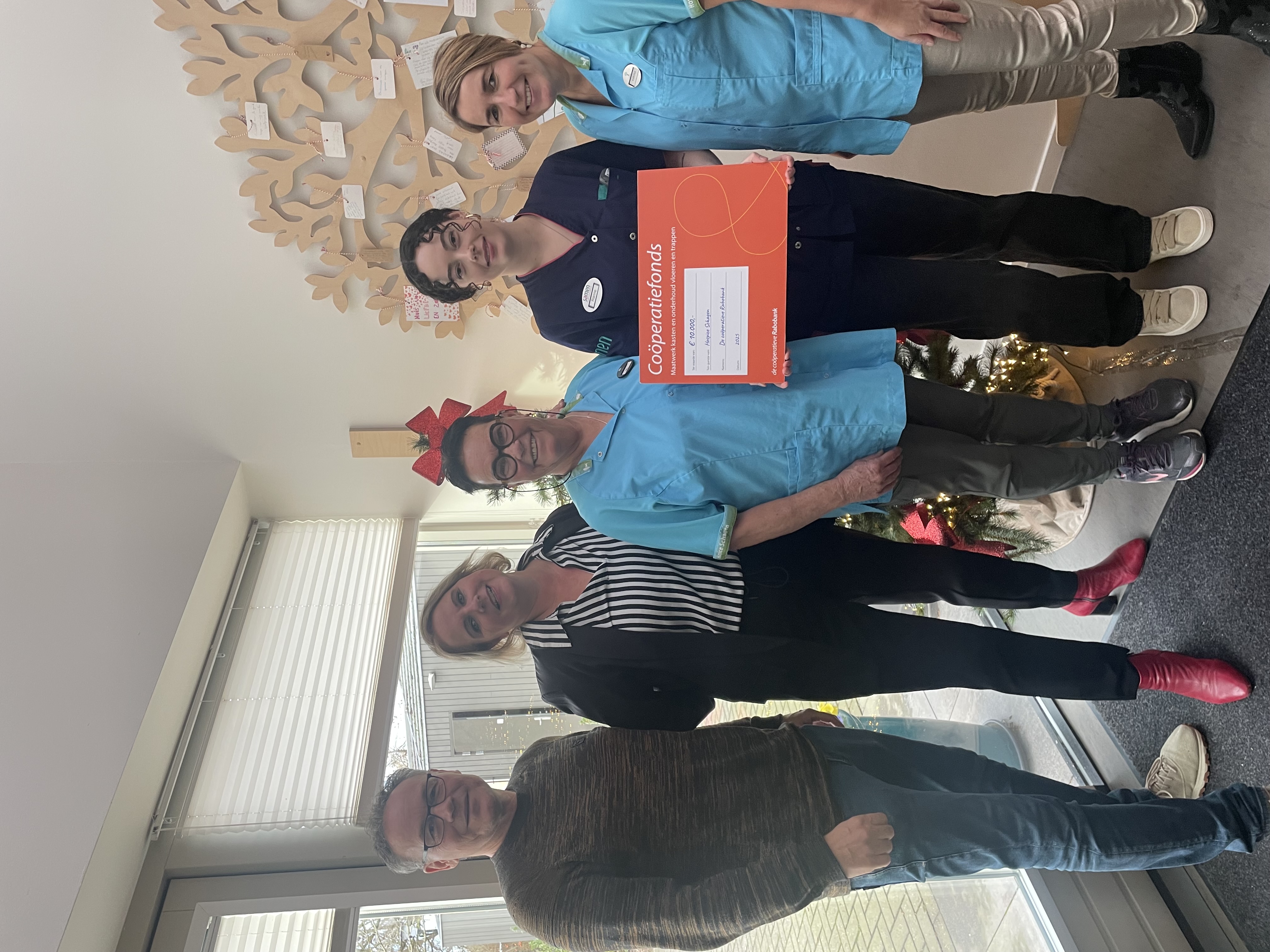 Rabobank overhandigd cheque aan Hospice Schagen